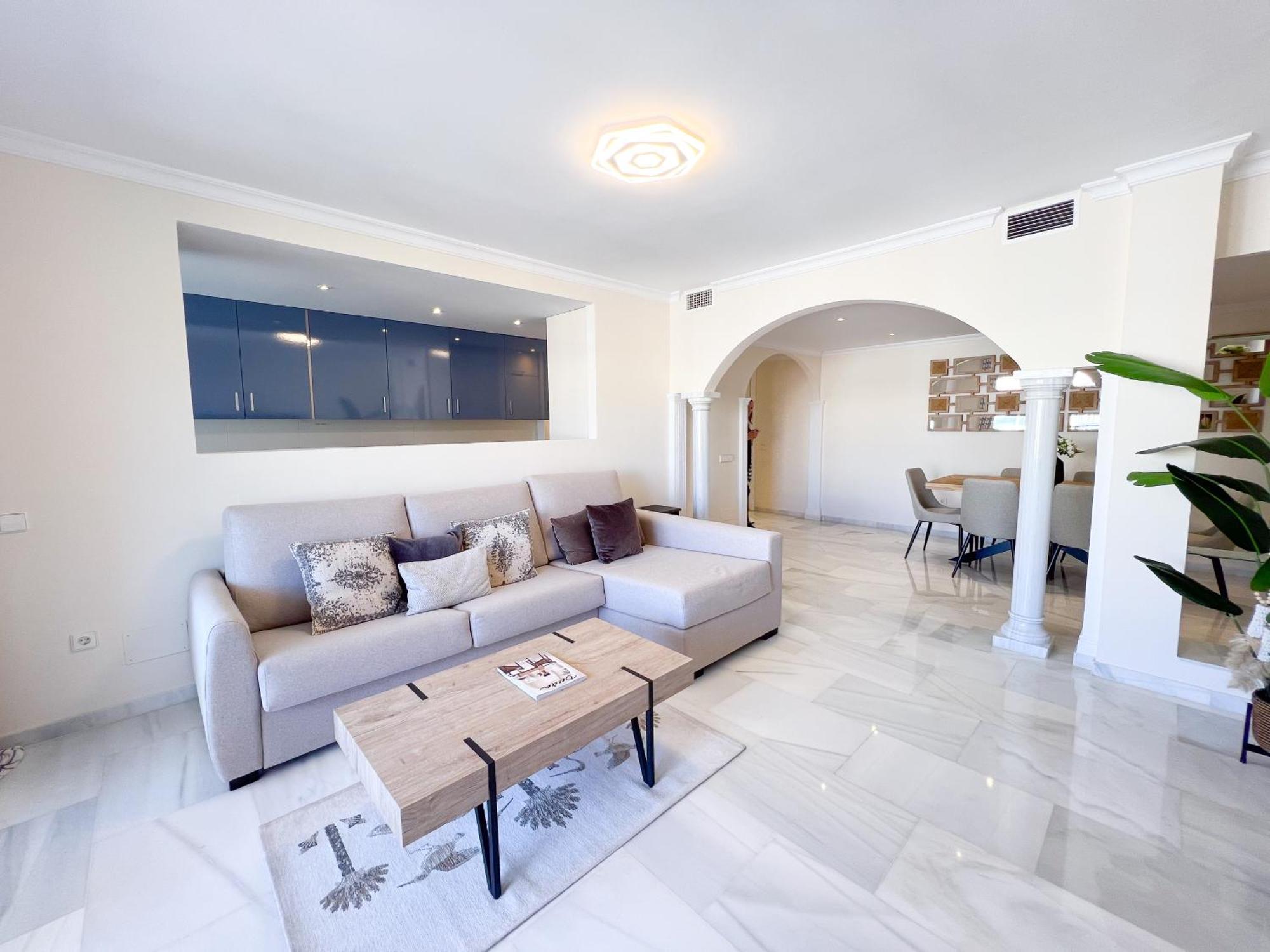 Apartment In Center With Sea Views